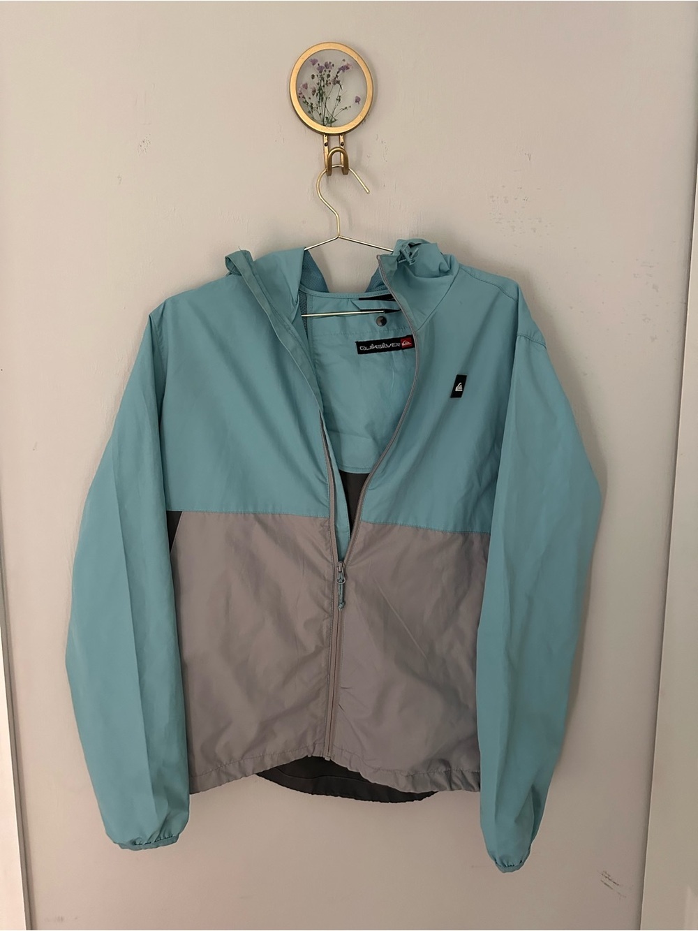 Quiksilver women’s ' Two-Tone Hooded wind breaker